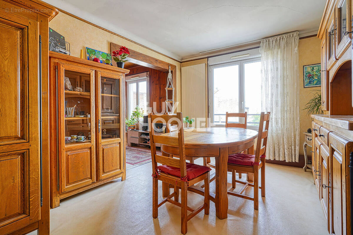 Appartement à LES LILAS
