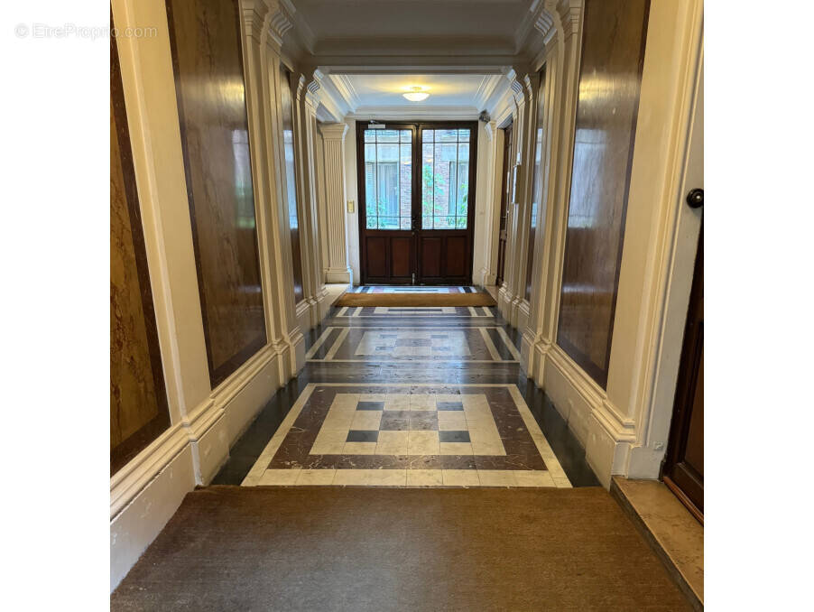 Appartement à PARIS-8E
