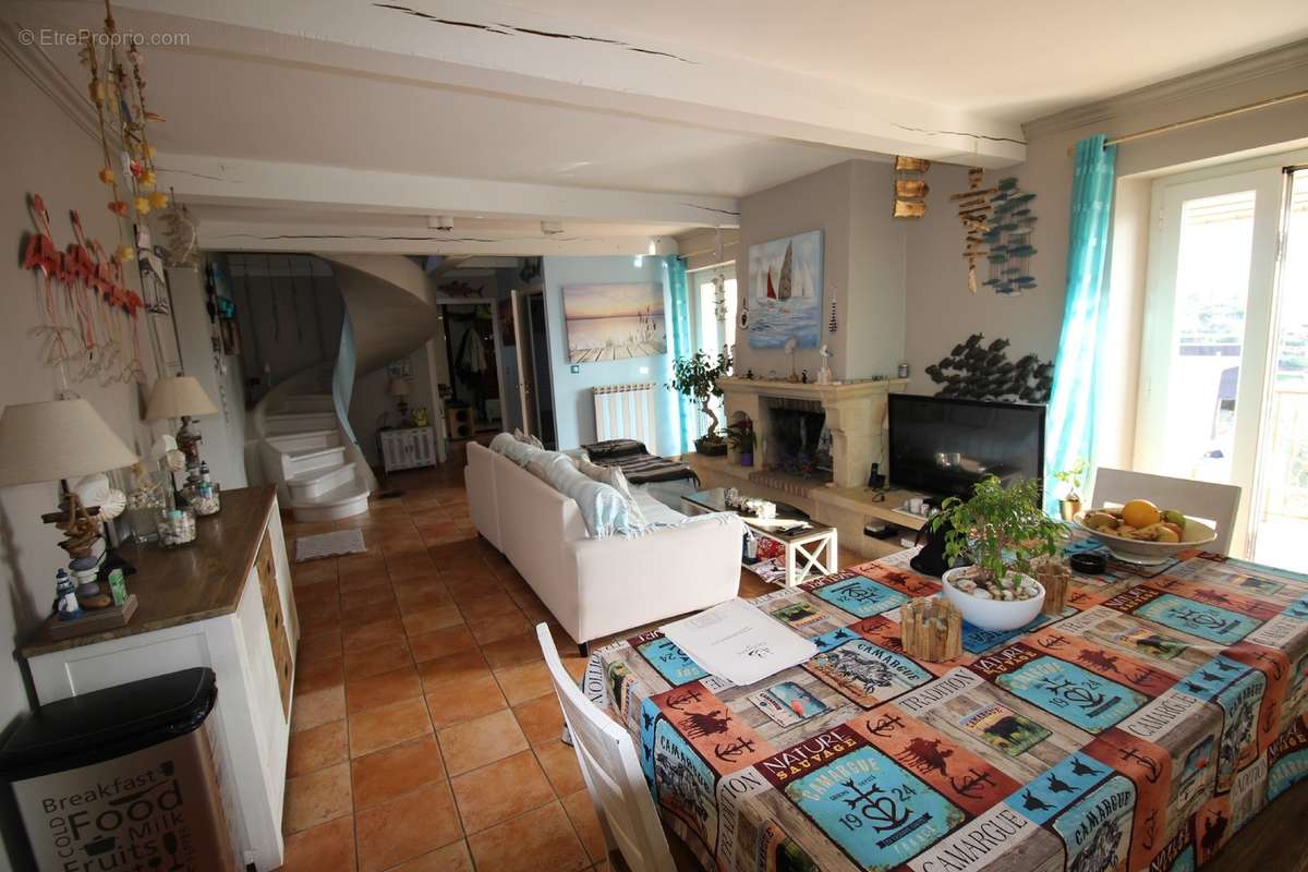 Maison à COLOMARS