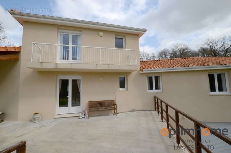 Maison à EXIDEUIL