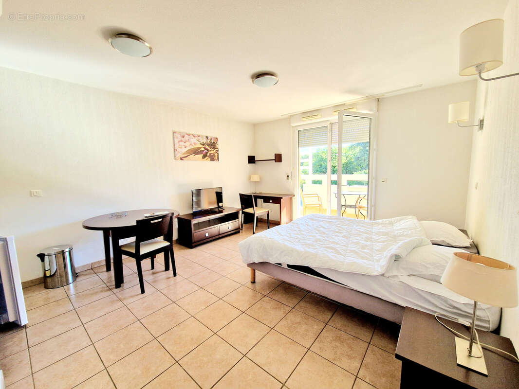 Appartement à SIX-FOURS-LES-PLAGES