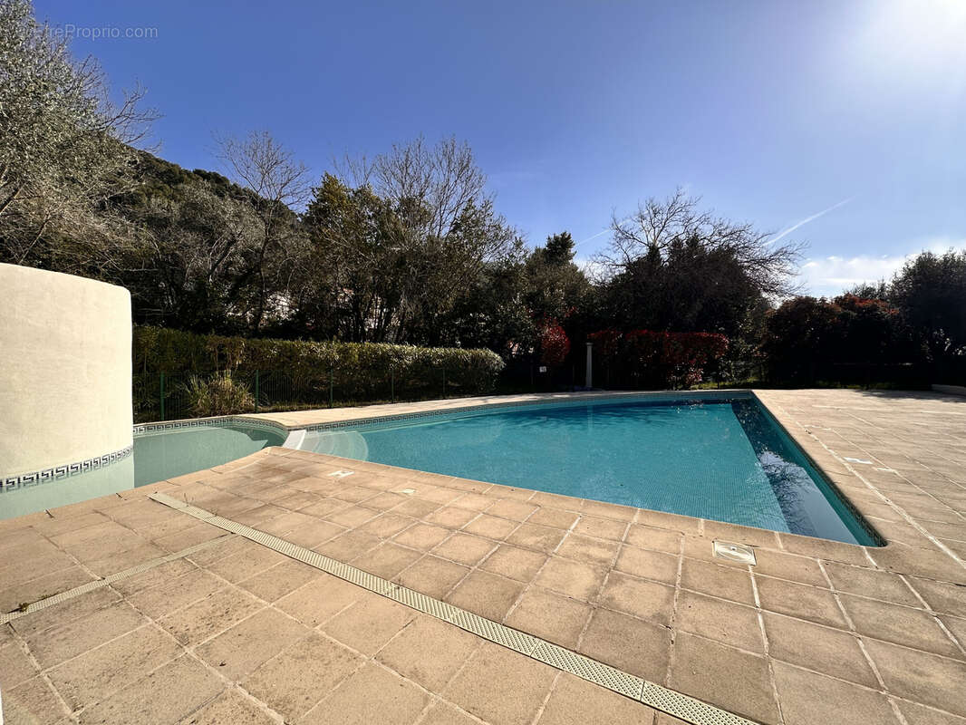 Appartement à EZE