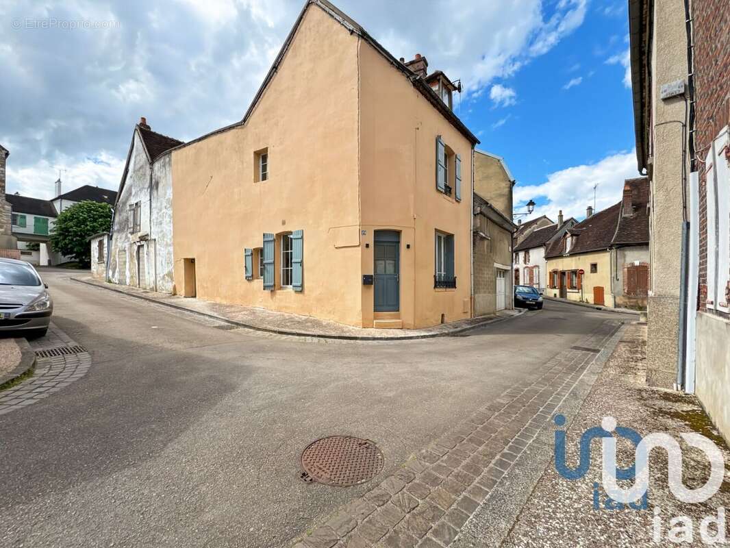 Photo 1 - Maison à JOIGNY