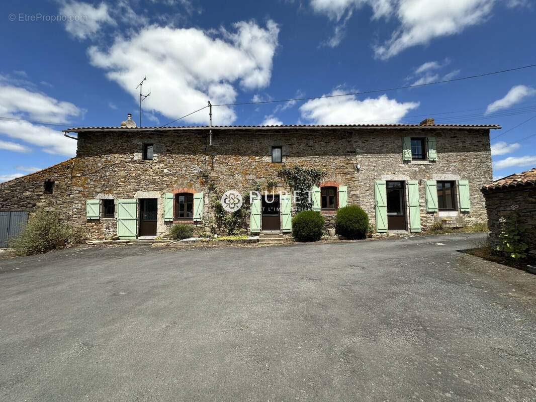 Maison à MONTAIGU