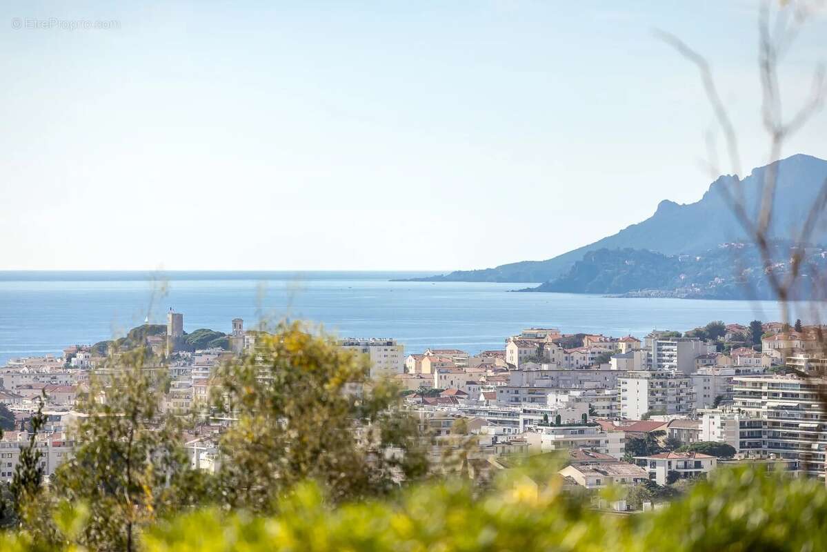 Appartement à LE CANNET