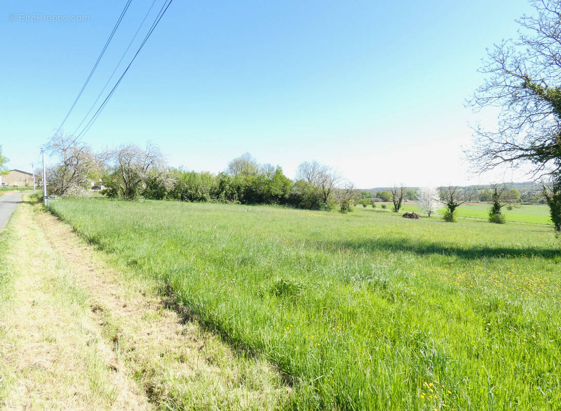 Terrain à SAINT-PRIVAT-DES-PRES