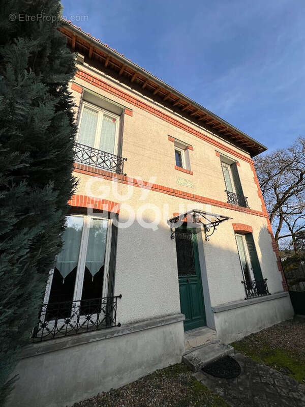 Maison à URY