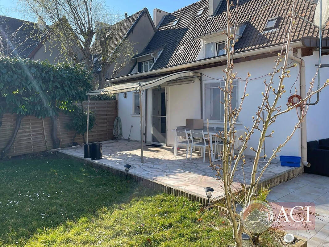 Maison à MONTMAGNY