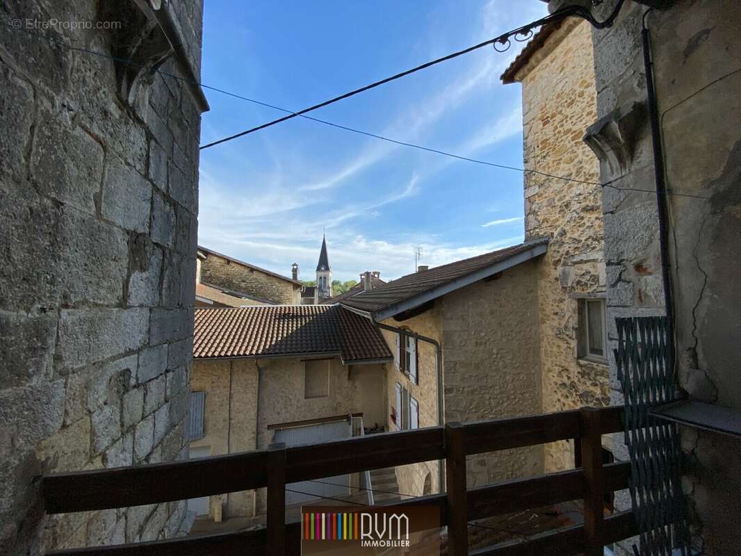 Appartement à PONCIN