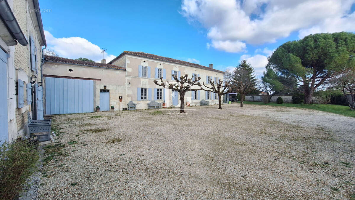 Maison à SEGONZAC