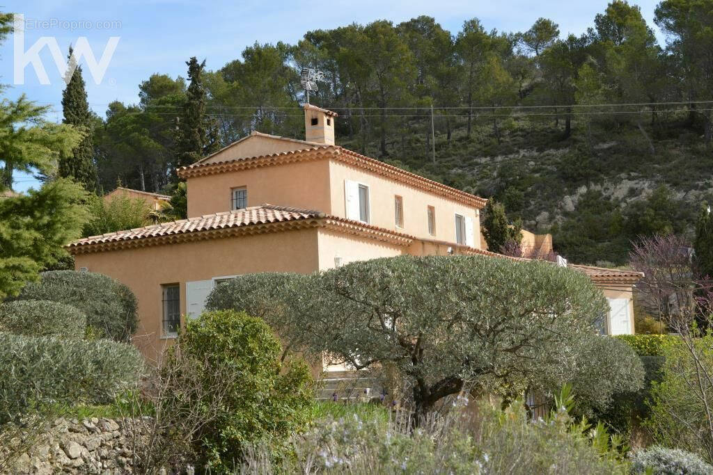 Maison à VARAGES