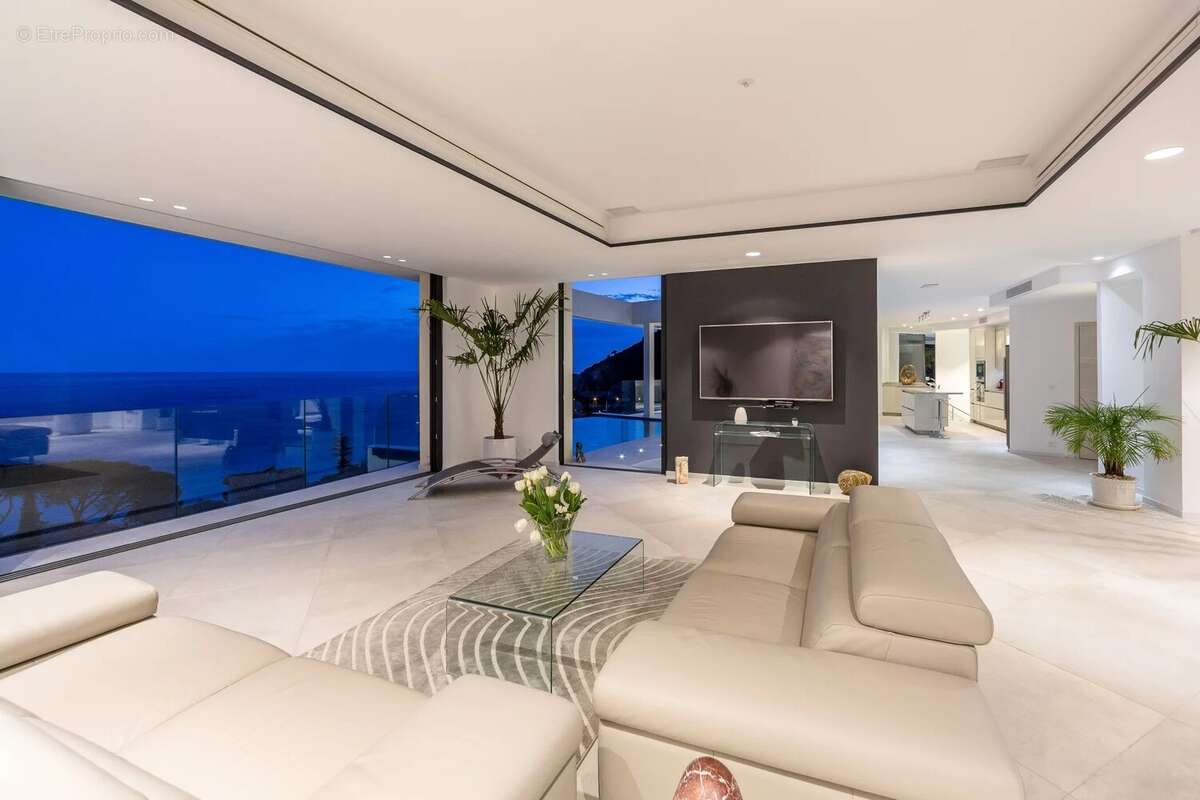 Maison à EZE