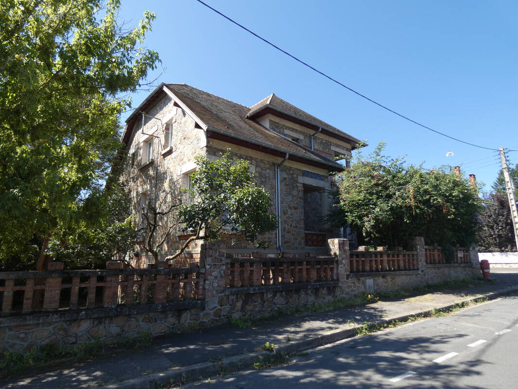 Maison à MONTLUCON