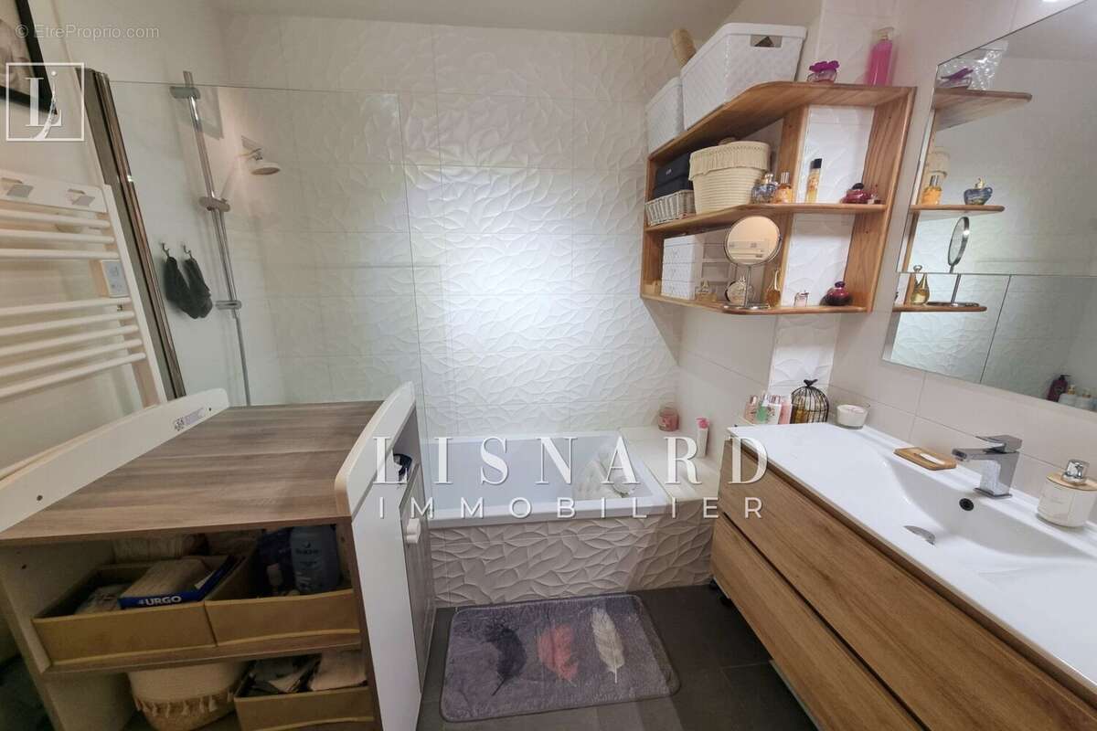 Appartement à VALLAURIS