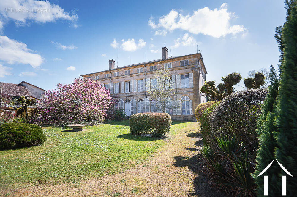Maison à LUZY