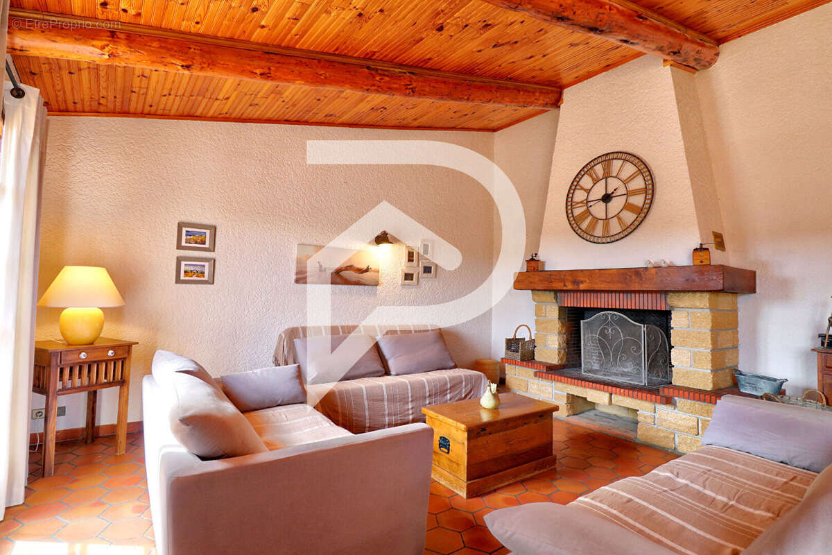 Maison à ARTIGNOSC-SUR-VERDON