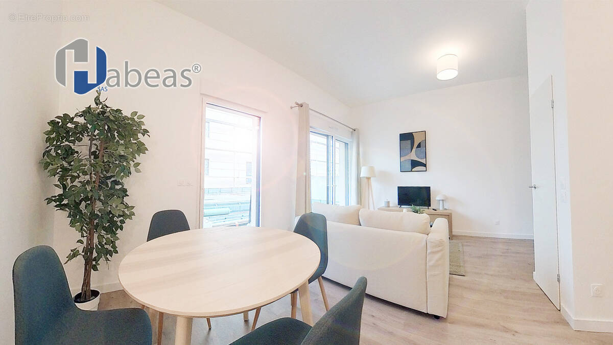 Appartement à SAINT-BONNET-DE-MURE