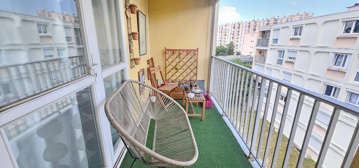 Appartement à DECINES-CHARPIEU