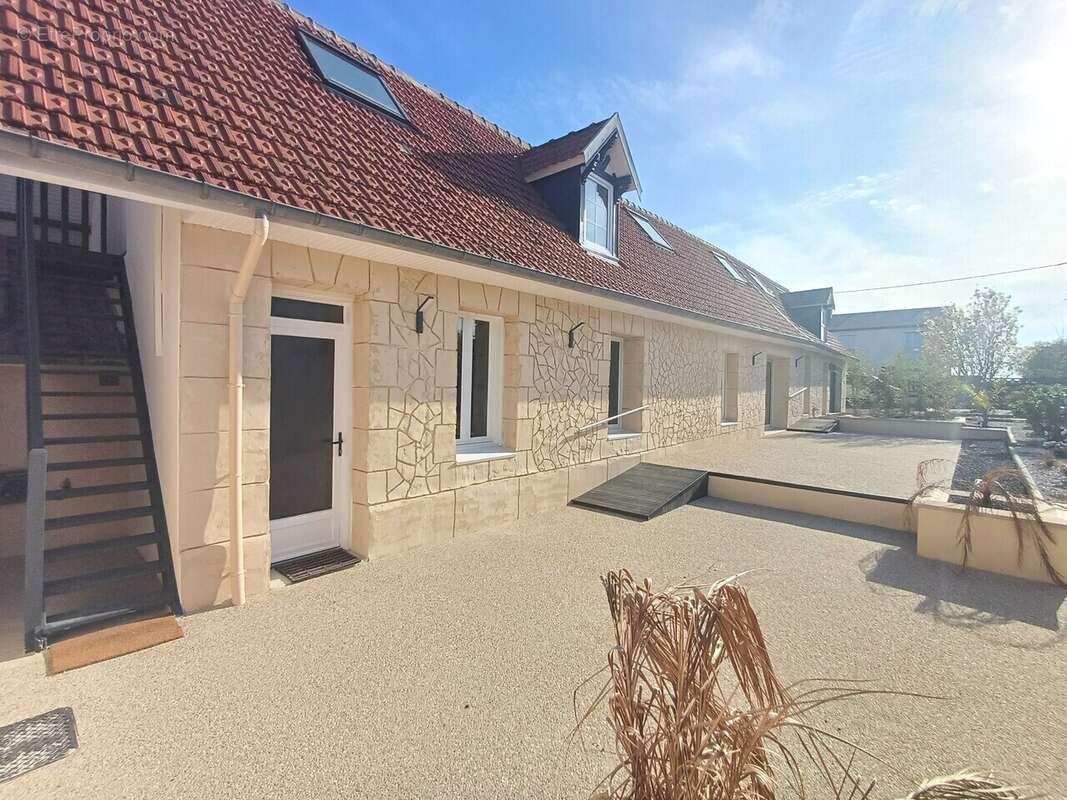 Maison à GREGES