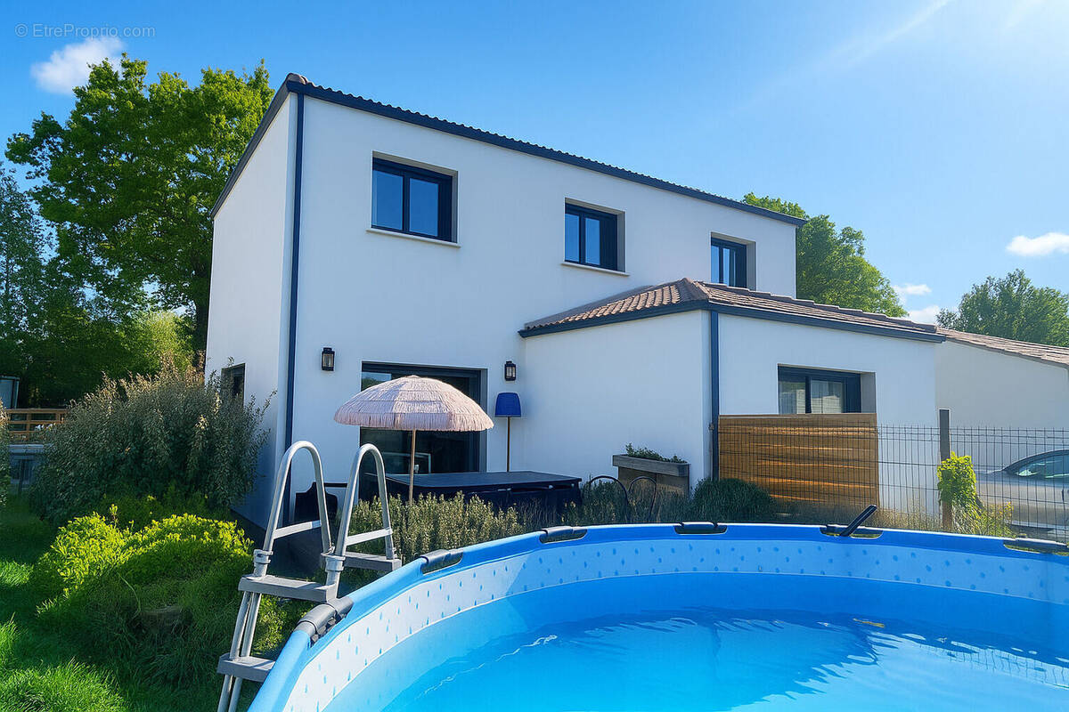 Maison à LES CLOUZEAUX