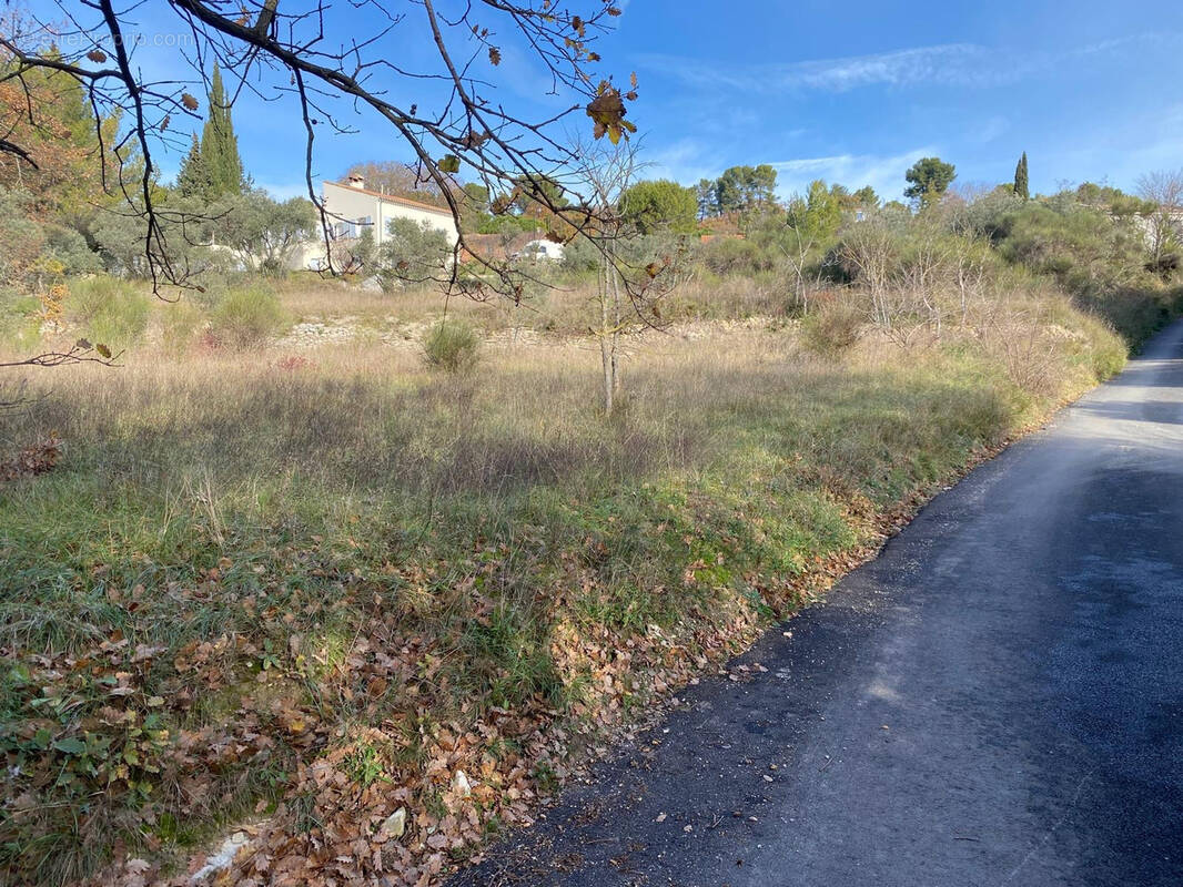 Terrain à EGUILLES