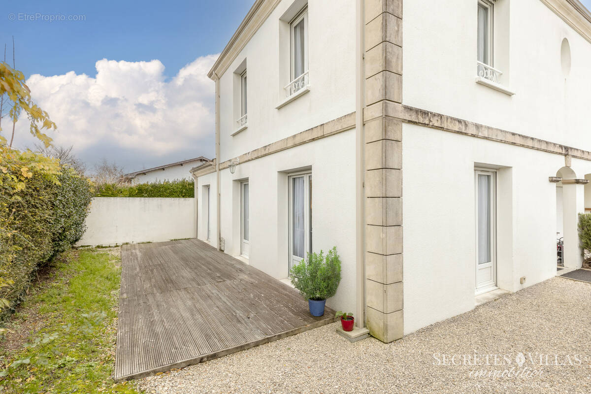 Maison à LATRESNE