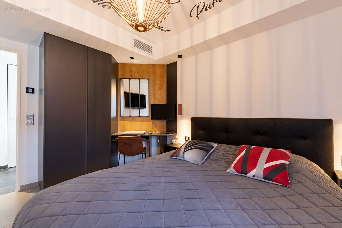 Appartement à SAINT-LAURENT-DU-VAR
