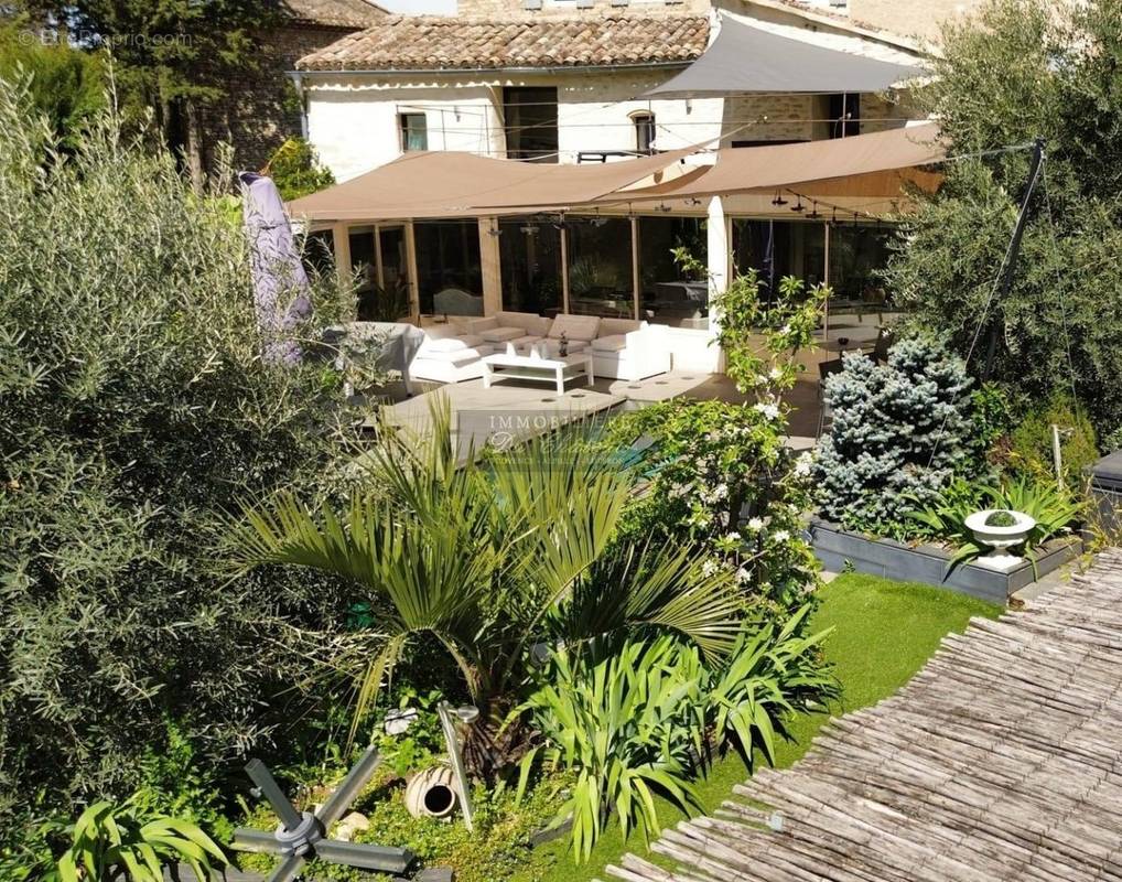 Maison à GORDES