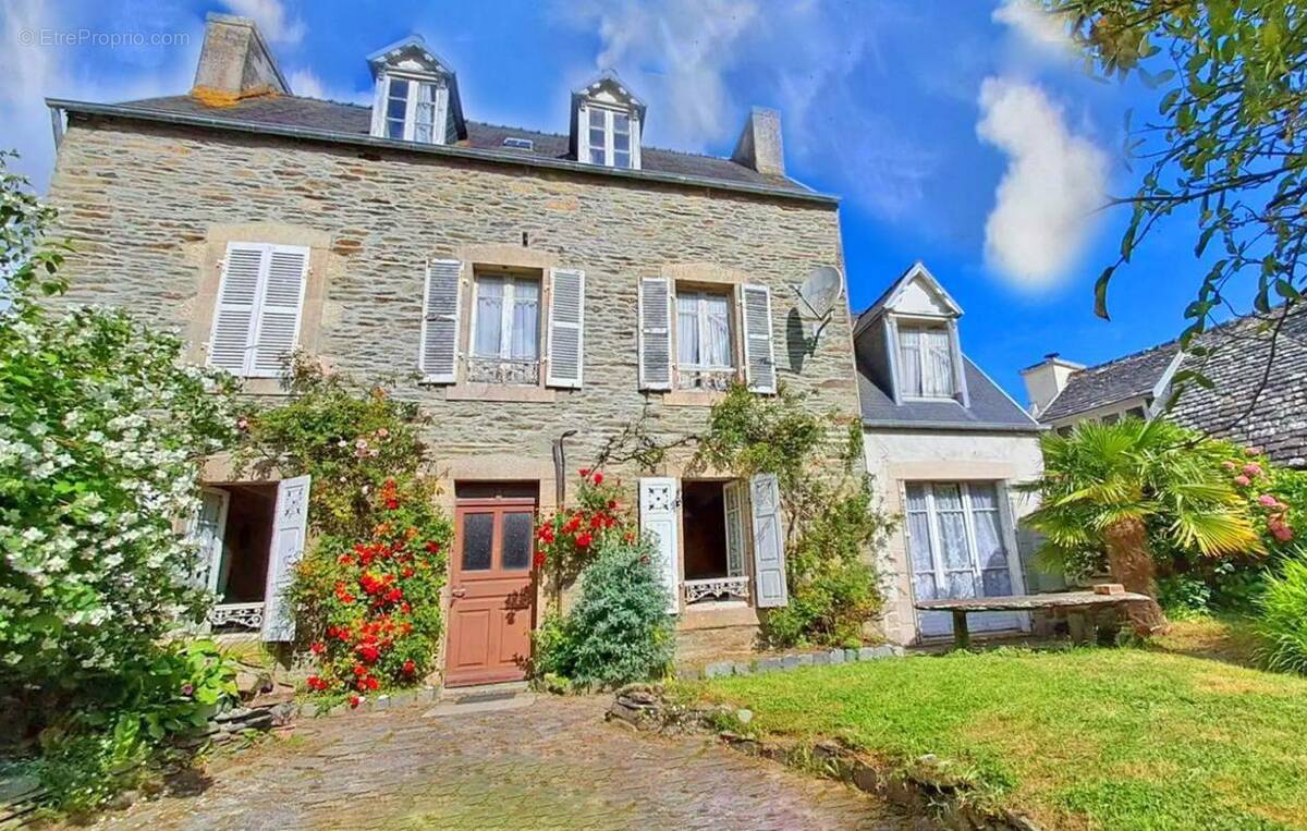 Maison à LOCQUIREC