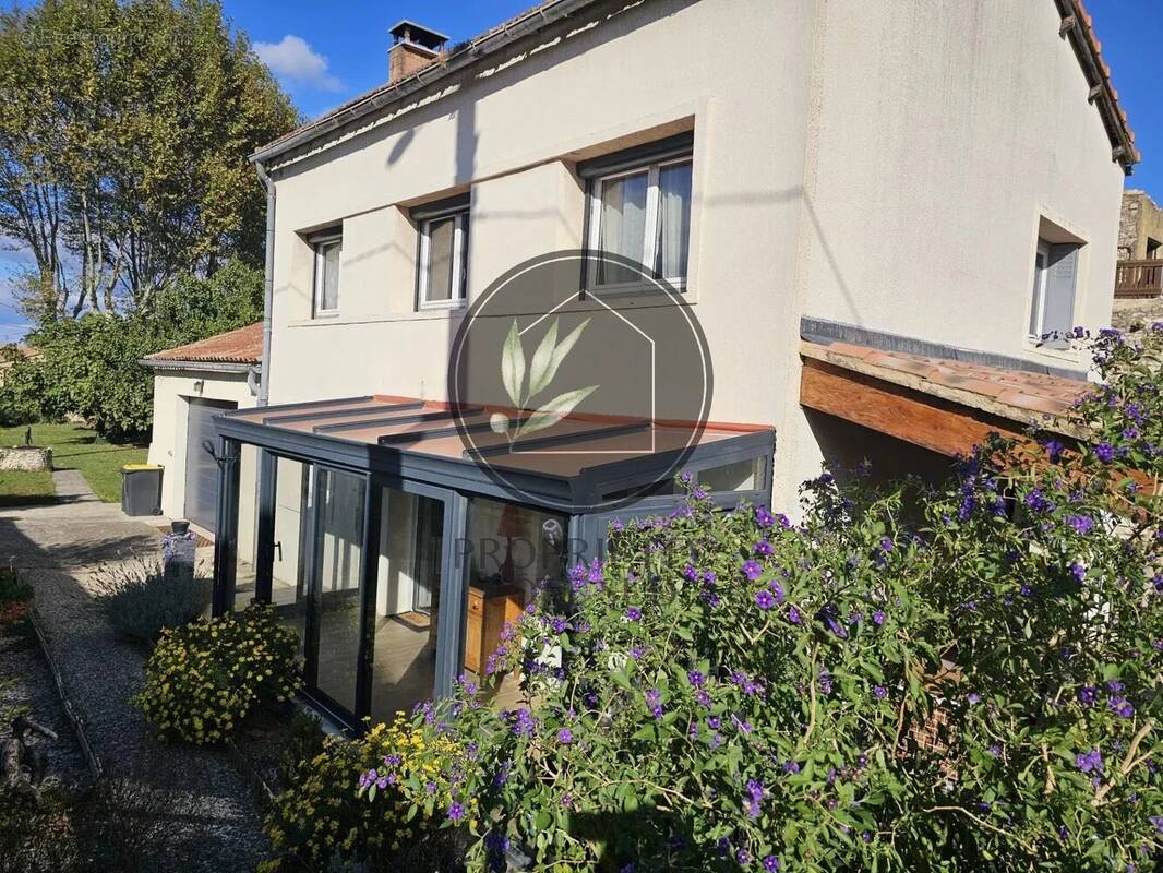 Maison à SAINT-LAURENT-DES-ARBRES