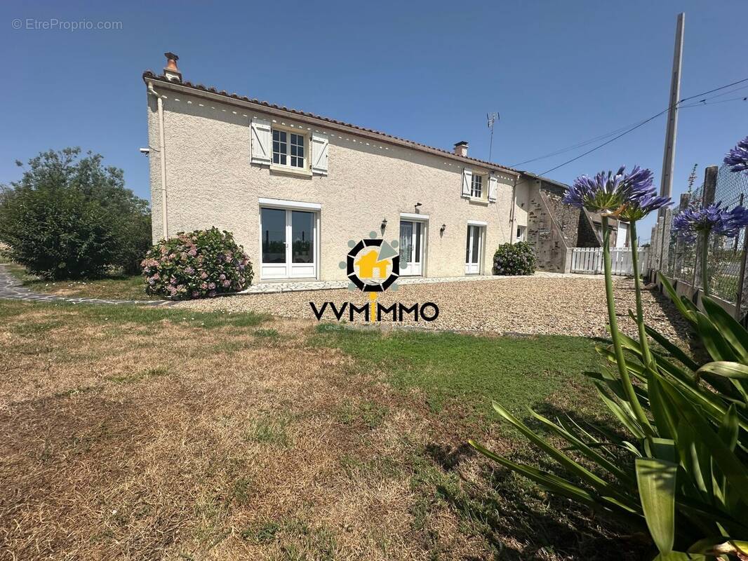 Maison à LE LOROUX-BOTTEREAU