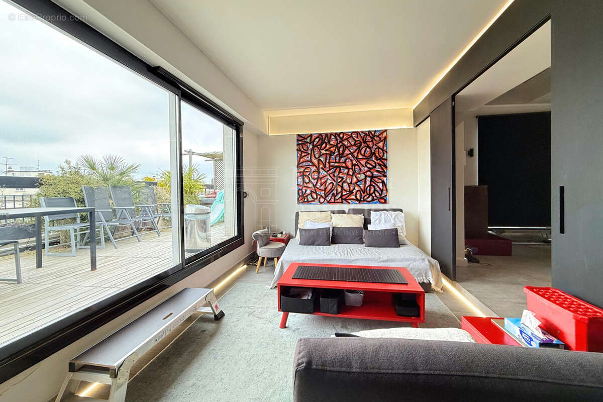 Appartement à NEUILLY-SUR-SEINE