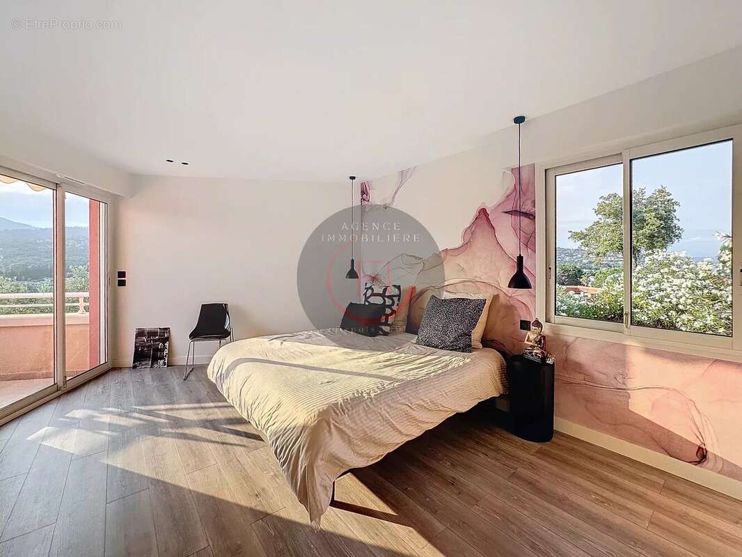 Appartement à MANDELIEU-LA-NAPOULE