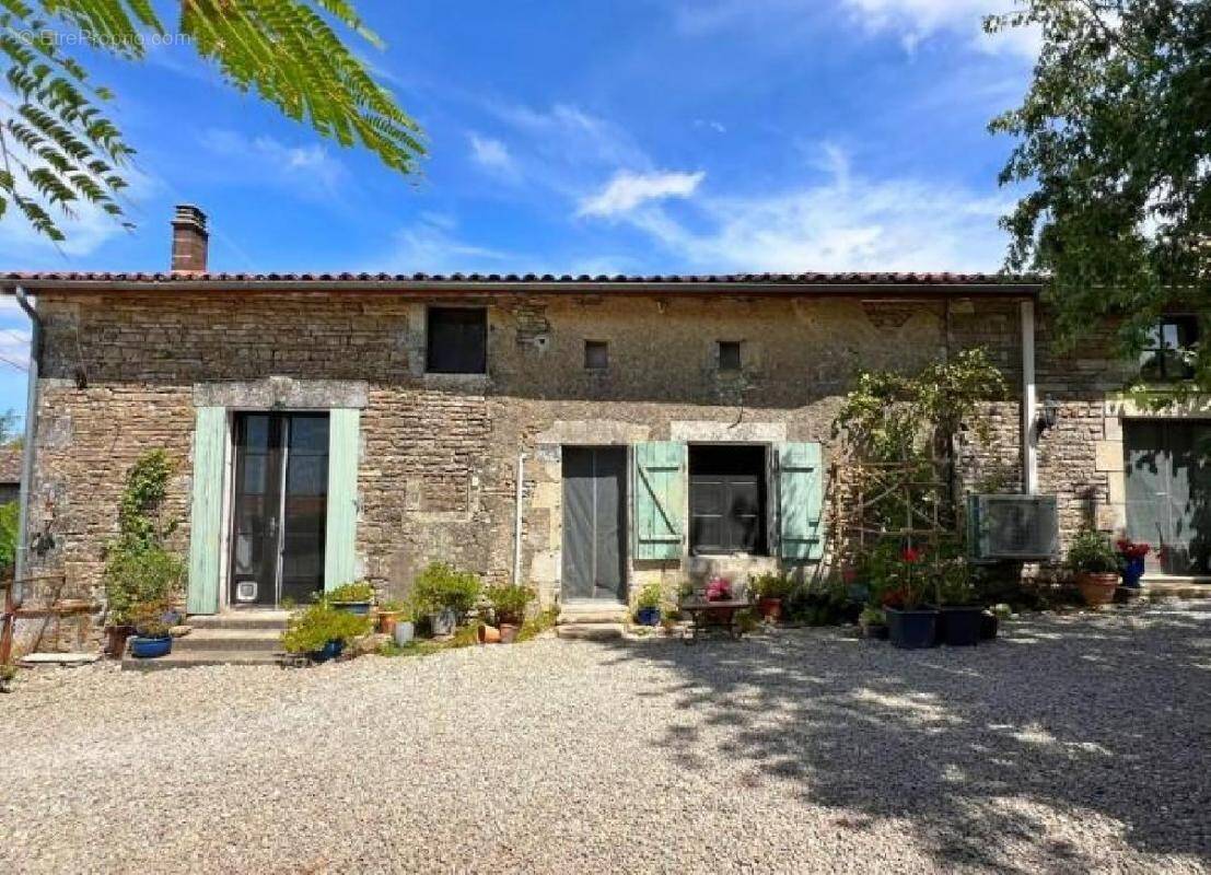 Maison à VILLEFAGNAN
