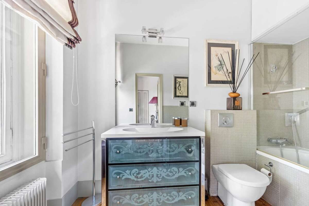 Appartement à PARIS-1E