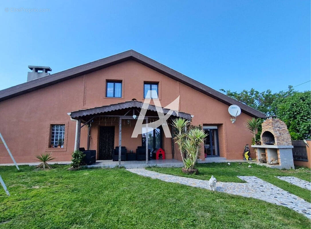 Maison à TAURIAC