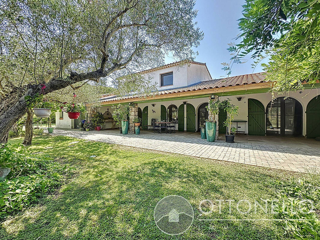 Maison à ROQUEBRUNE-SUR-ARGENS