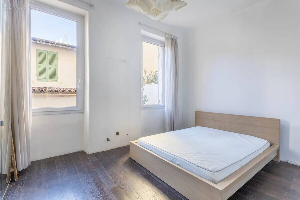Appartement à MARSEILLE-5E