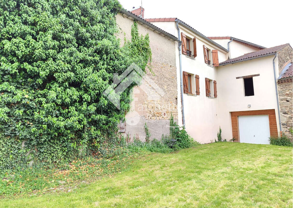 Maison à COMBRONDE