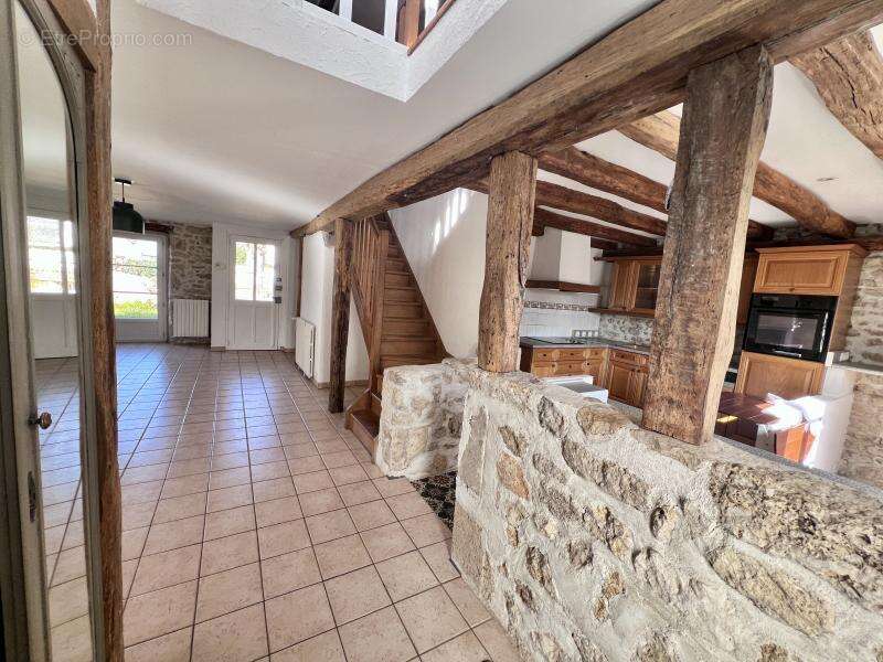 Maison à LA CHAPELLE-ONZERAIN
