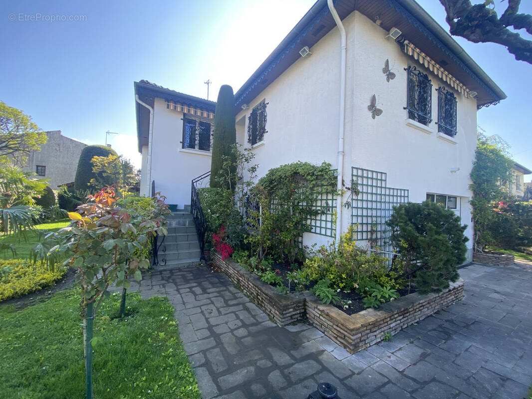 Maison à SAINT-JUST-SAINT-RAMBERT