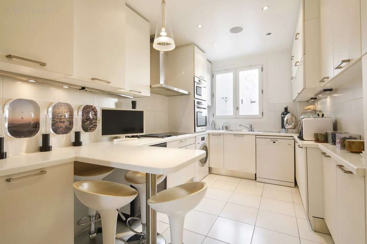 Appartement à PARIS-7E