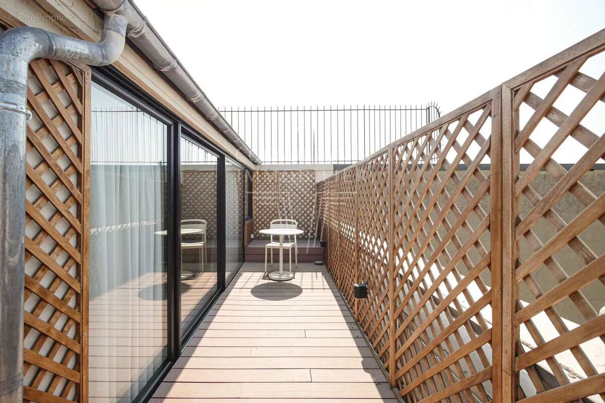 Appartement à PARIS-8E