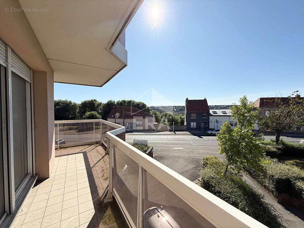 Appartement à SAINT-MARTIN-BOULOGNE