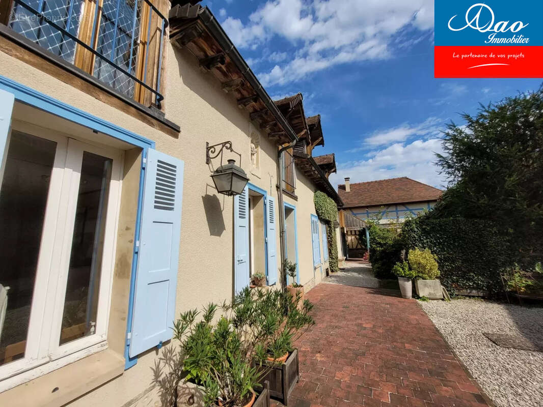 Maison à LA CHAPELLE-SAINT-LUC