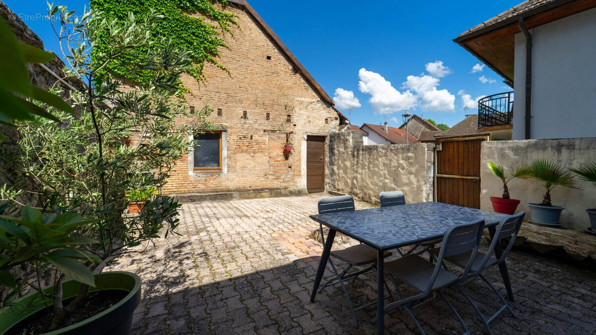 Maison à CULOZ