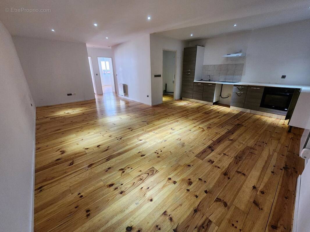 Appartement à NAY