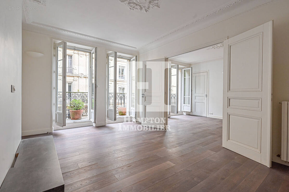 Appartement à PARIS-10E