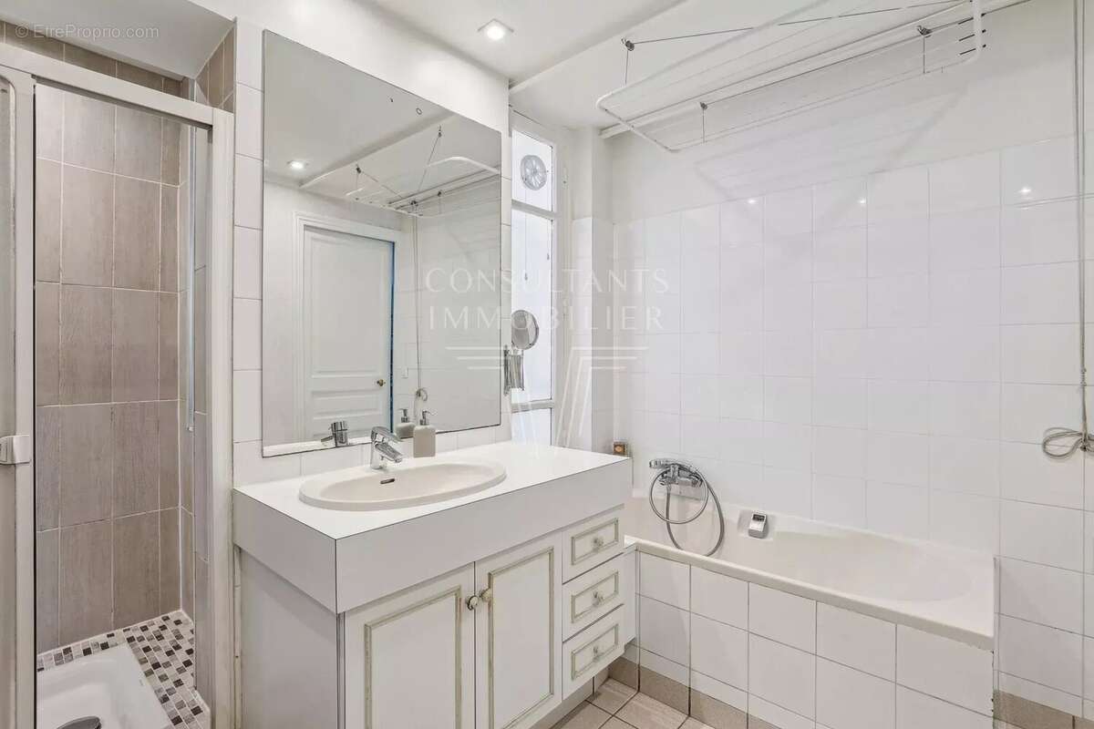 Appartement à PARIS-10E