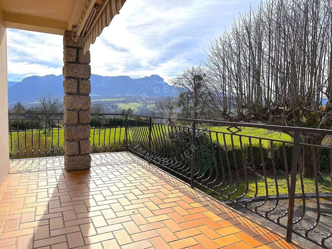 Appartement à GROISY